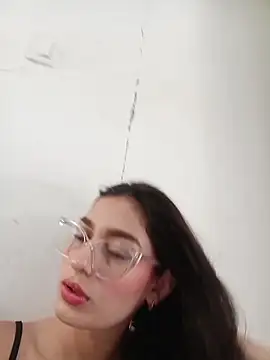 Snapshot of Ary-18 chatting on October 28, 2025, 1:36 pm Ary-18 online show from October 28, 2025, 1:36 pm