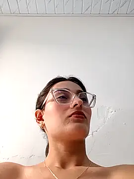 Snapshot of Ary-18 chatting on November 4, 2025, 1:54 pm Ary-18 online show from November 4, 2025, 1:54 pm