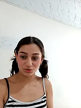 Snapshot of Ary-18 chatting on November 5, 2025, 2:50 pm Ary-18 online show from November 5, 2025, 2:50 pm