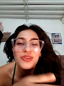 Snapshot of Ary-18 chatting on November 12, 2025, 1:39 am Ary-18 online show from November 12, 2025, 1:39 am