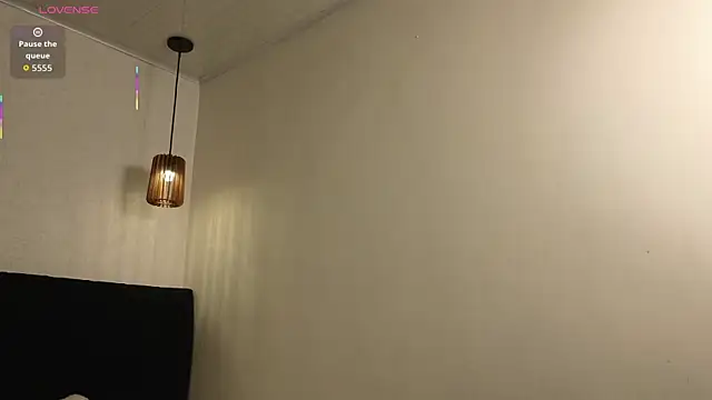 Scarlett  bell online show from September 9, 2025, 1:43 pm