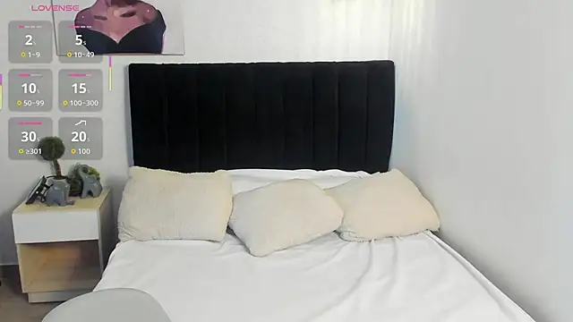 Scarlett  bell online show from September 12, 2025, 1:22 pm