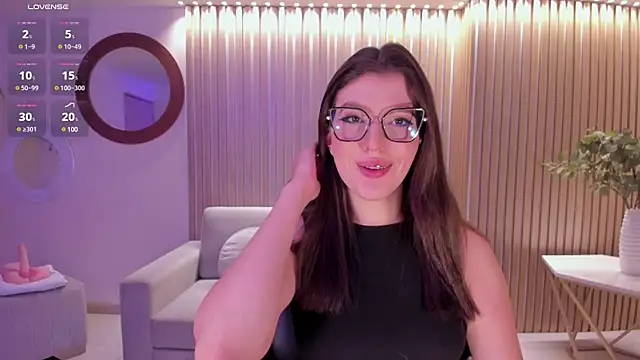 Snapshot of AmberFarrell chatting on February 3, 2025, 8:24 pm AmberFarrell online show from February 3, 2025, 8:24 pm