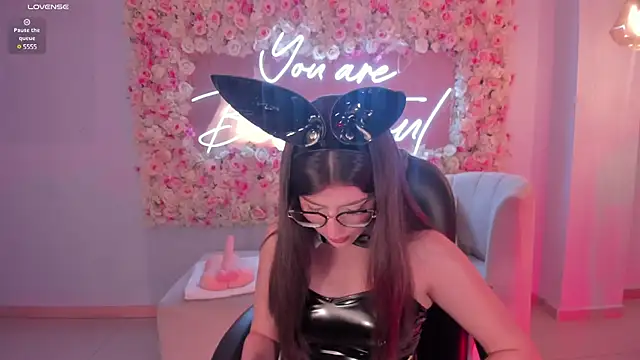 Snapshot of AmberFarrell chatting on February 18, 2025, 7:52 pm AmberFarrell online show from February 18, 2025, 7:52 pm