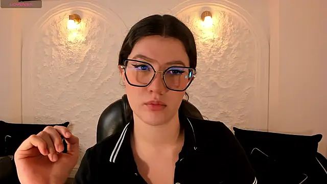 Snapshot of AmberFarrell chatting on February 18, 2026, 7:54 pm AmberFarrell online show from February 18, 2026, 7:54 pm