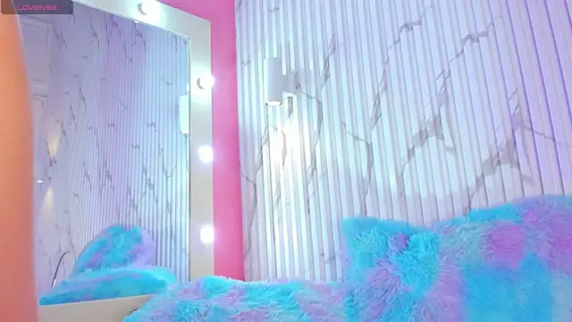 Snapshot of valentina_lux chatting on October 16, 2025, 7:37 pm valentina lux online show from October 16, 2025, 7:37 pm