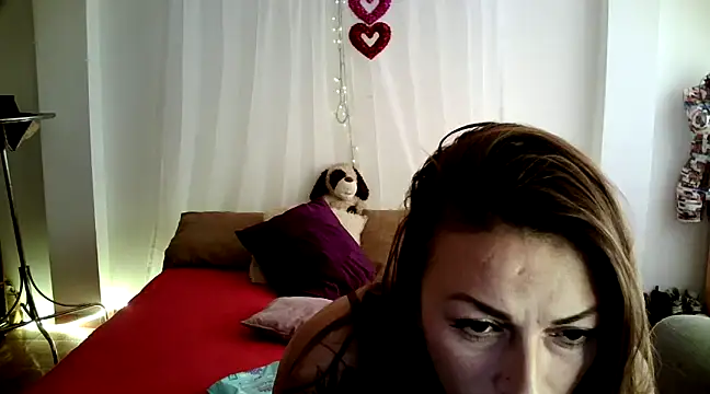 Snapshot of Hanna_Charming chatting on March 21, 2025, 5:45 pm Hanna Charming online show from March 21, 2025, 5:45 pm