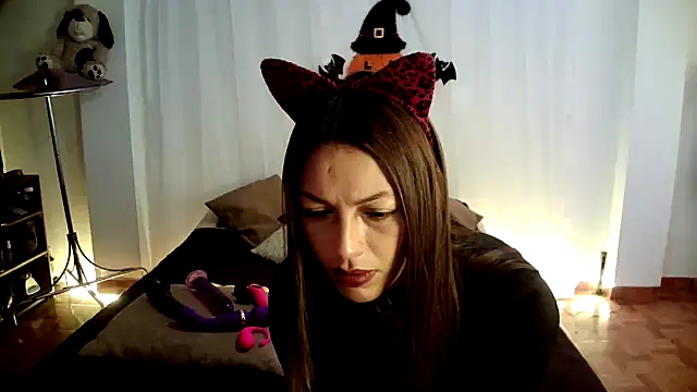 Snapshot of Hanna_Charming chatting on October 19, 2025, 6:30 pm Hanna Charming online show from October 19, 2025, 6:30 pm