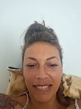 Snapshot of Hanna_Charming chatting on April 19, 2026, 3:11 pm Hanna Charming online show from April 19, 2026, 3:11 pm