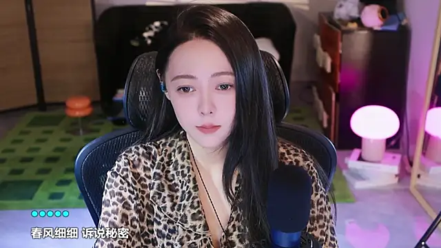 Snapshot of Roseonly_ chatting on October 27, 2025, 5:11 am Roseonly online show from October 27, 2025, 5:11 am