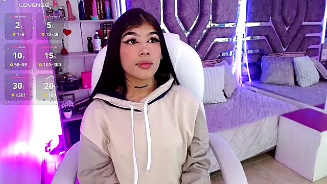 AliceWalker 11 online show from November 18, 2025, 8:13 pm