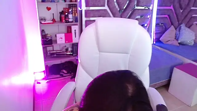 AliceWalker 11 online show from December 3, 2025, 7:01 pm