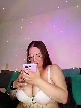 soofy   online show from November 20, 2025, 3:28 am