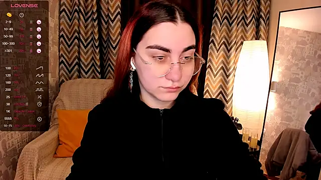 Snapshot of hannacheekss_ chatting on November 7, 2025, 2:11 am hannacheekss online show from November 7, 2025, 2:11 am