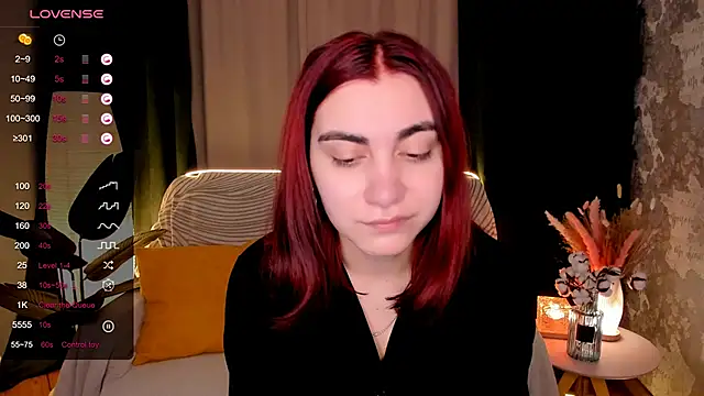 Snapshot of hannacheekss_ chatting on November 25, 2025, 2:00 am hannacheekss online show from November 25, 2025, 2:00 am