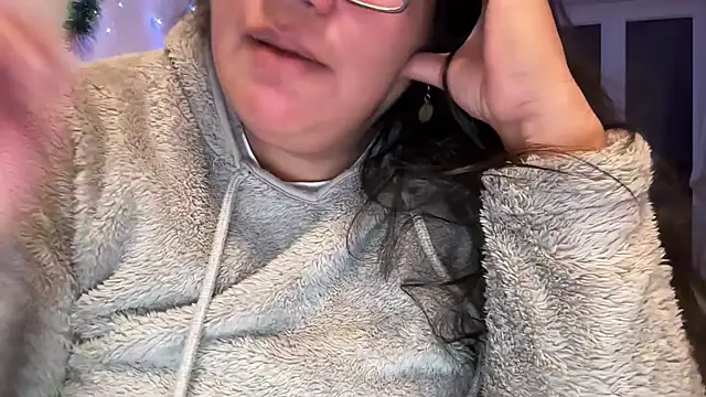 Snapshot of MashaCL chatting on January 5, 2026, 6:11 pm MashaCL online show from January 5, 2026, 6:11 pm