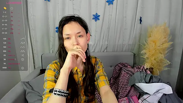 Snapshot of Emily_Strikeee chatting on December 15, 2024, 10:18 am Emily Strikeee online show from December 15, 2024, 10:18 am