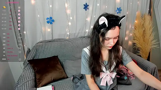 Snapshot of Emily_Strikeee chatting on December 17, 2024, 10:23 am Emily Strikeee online show from December 17, 2024, 10:23 am