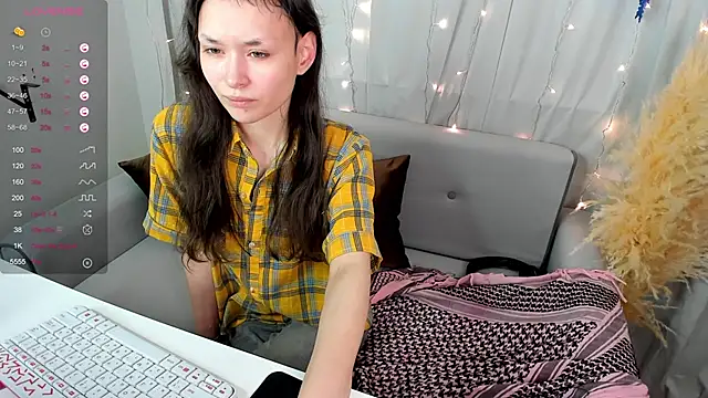 Snapshot of Emily_Strikeee chatting on December 19, 2024, 9:40 am Emily Strikeee online show from December 19, 2024, 9:40 am