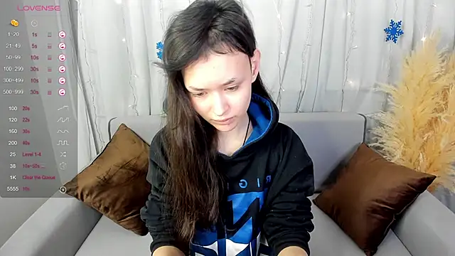 Snapshot of Emily_Strikeee chatting on December 26, 2024, 9:33 am Emily Strikeee online show from December 26, 2024, 9:33 am