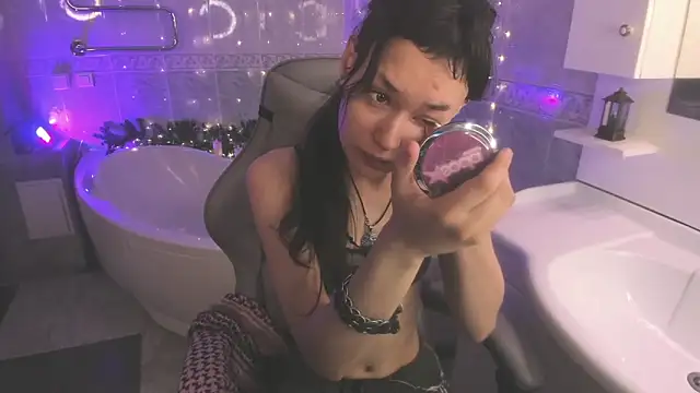 Snapshot of Emily_Strikeee chatting on January 15, 2025, 11:53 am Emily Strikeee online show from January 15, 2025, 11:53 am