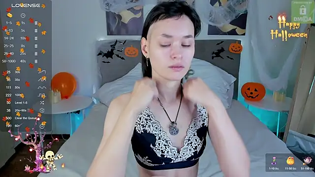 Snapshot of Emily_Strikeee chatting on October 31, 2025, 9:54 am Emily Strikeee online show from October 31, 2025, 9:54 am