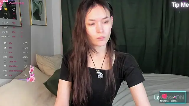 Snapshot of Emily_Strikeee chatting on November 6, 2025, 10:05 am Emily Strikeee online show from November 6, 2025, 10:05 am