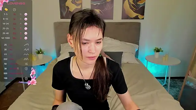 Snapshot of Emily_Strikeee chatting on November 7, 2025, 10:04 am Emily Strikeee online show from November 7, 2025, 10:04 am