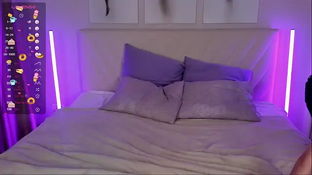 Snapshot of Emily_Strikeee chatting on November 19, 2025, 10:04 am Emily Strikeee online show from November 19, 2025, 10:04 am