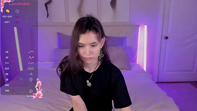 Snapshot of Emily_Strikeee chatting on November 28, 2025, 10:18 am Emily Strikeee online show from November 28, 2025, 10:18 am