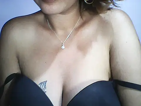 layanah12 online show from February 1, 2025, 2:05 am