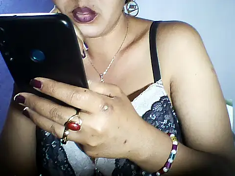 layanah12 online show from September 30, 2025, 3:06 pm