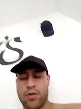 Snapshot of Hxnsovrgon chatting on January 6, 2026, 6:22 pm Hxnsovrgon online show from January 6, 2026, 6:22 pm