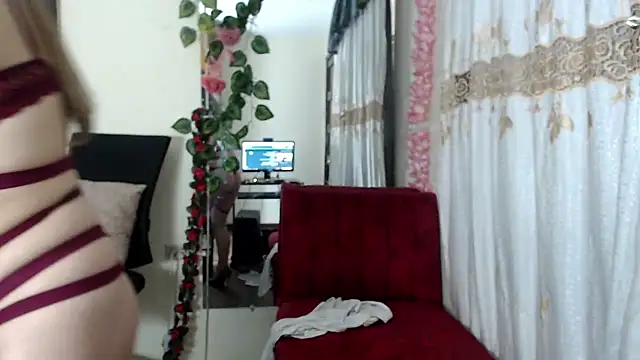 Snapshot of Madam_dali chatting on February 5, 2025, 3:52 pm Madam dali online show from February 5, 2025, 3:52 pm