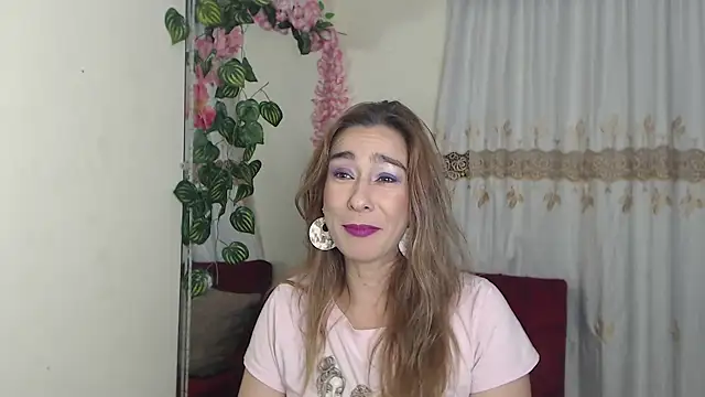Snapshot of Madam_dali chatting on February 18, 2025, 1:00 pm Madam dali online show from February 18, 2025, 1:00 pm