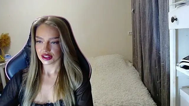 lonely dreamm online show from January 5, 2025, 2:08 pm