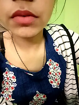 Snapshot of EACH_555 chatting on December 13, 2025, 7:53 pm EACH 555 online show from December 13, 2025, 7:53 pm