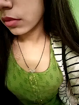 Snapshot of EACH_555 chatting on December 14, 2025, 4:45 pm EACH 555 online show from December 14, 2025, 4:45 pm