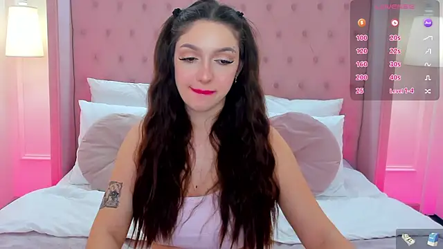 GiaCale online show from March 2, 2025, 11:42 pm