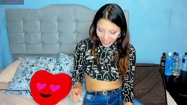 Snapshot of Selenakyle92_ chatting on January 17, 2025, 8:33 pm Selenakyle92  online show from January 17, 2025, 8:33 pm