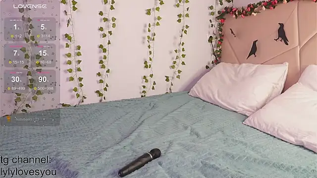 lylylovesyou online show from October 24, 2025, 5:59 am