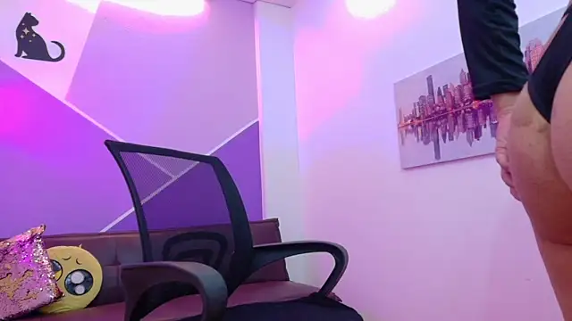  lucysmith online show from November 15, 2025, 5:05 am