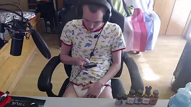 BabyDracoDarkfang online show from April 3, 2026, 1:53 pm