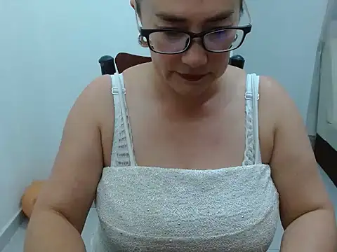 Snapshot of AllisonMillerHot chatting on January 7, 2025, 10:19 pm AllisonMillerHot online show from January 7, 2025, 10:19 pm