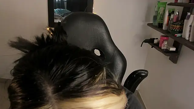 Snapshot of AnnikaMerliahh_ chatting on January 9, 2026, 1:36 pm AnnikaMerliahh online show from January 9, 2026, 1:36 pm