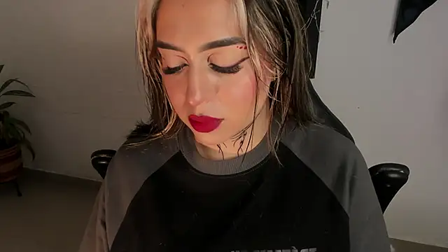 Snapshot of AnnikaMerliahh_ chatting on January 18, 2026, 1:59 pm AnnikaMerliahh online show from January 18, 2026, 1:59 pm