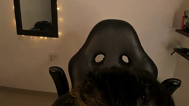 Snapshot of AnnikaMerliahh_ chatting on February 20, 2026, 12:38 pm AnnikaMerliahh online show from February 20, 2026, 12:38 pm