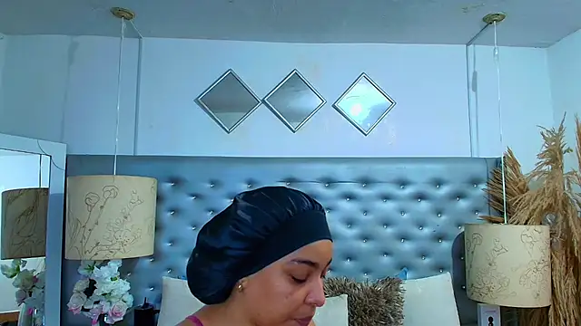 EileenBenzon online show from February 11, 2026, 3:39 pm