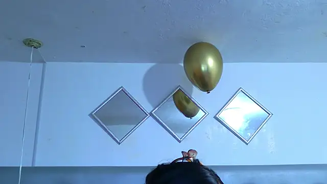 EileenBenzon online show from April 11, 2026, 5:01 am