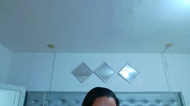 Snapshot of EileenBenzon chatting on April 20, 2026, 1:25 pm EileenBenzon online show from April 20, 2026, 1:25 pm